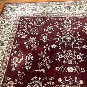 Used Bedford Burgundy/ivory 7.09x9.09 oriental 100% wool rug